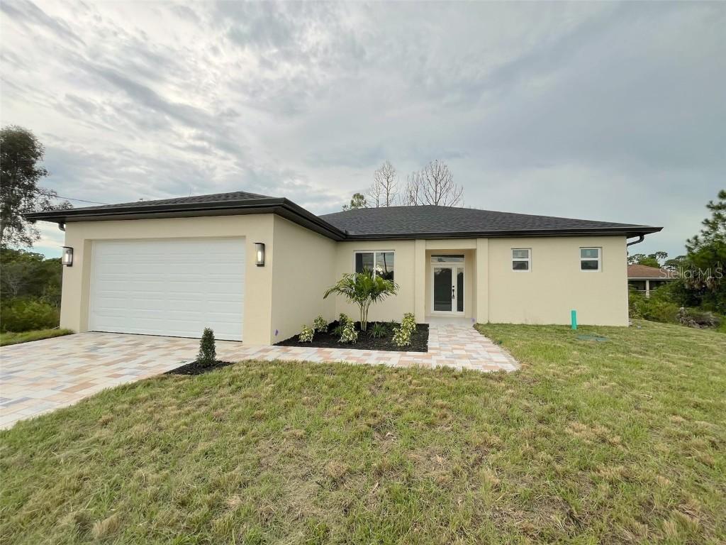 1043 Brenton Ave., Lehigh Acres, FL 33974