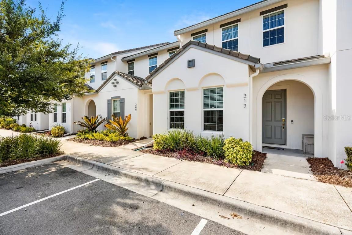 313 Captiva Dr., Davenport, FL 33896