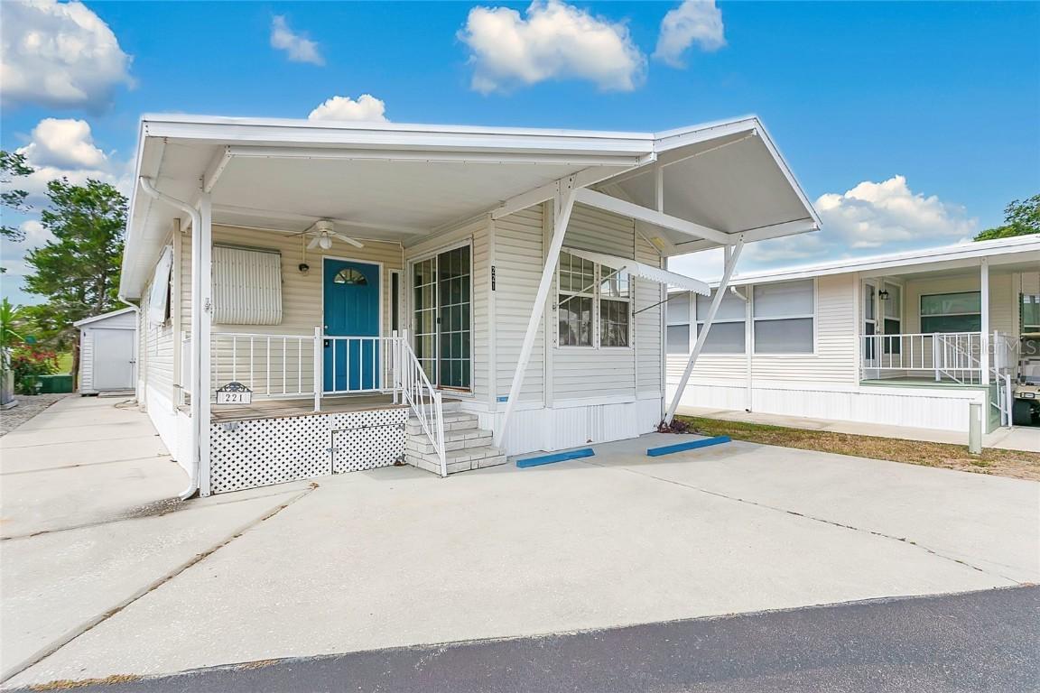 221 Arnold Palmer Dr., Davenport, FL 33837