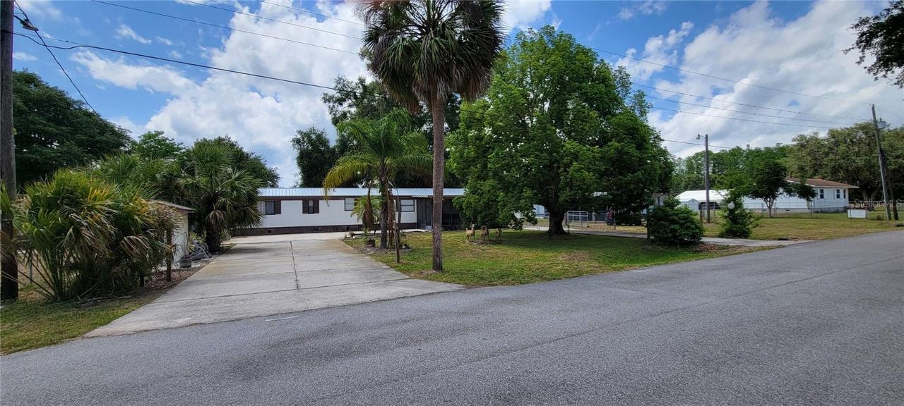 100 Pine Dr., Kenansville, FL 34739