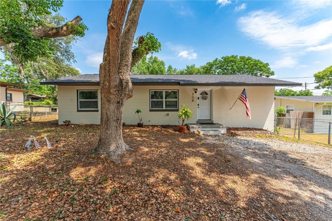 308 Forest St., Fruitland Park, FL 34731