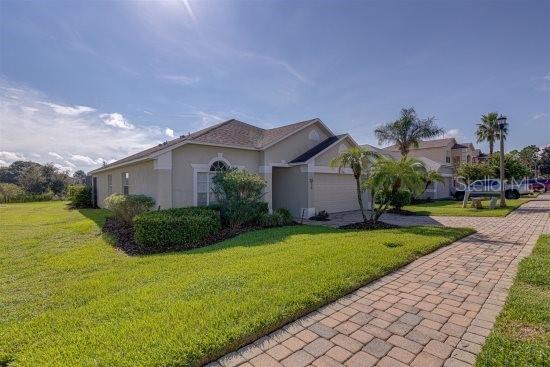 926 Balmoral Dr., Davenport, FL 33896