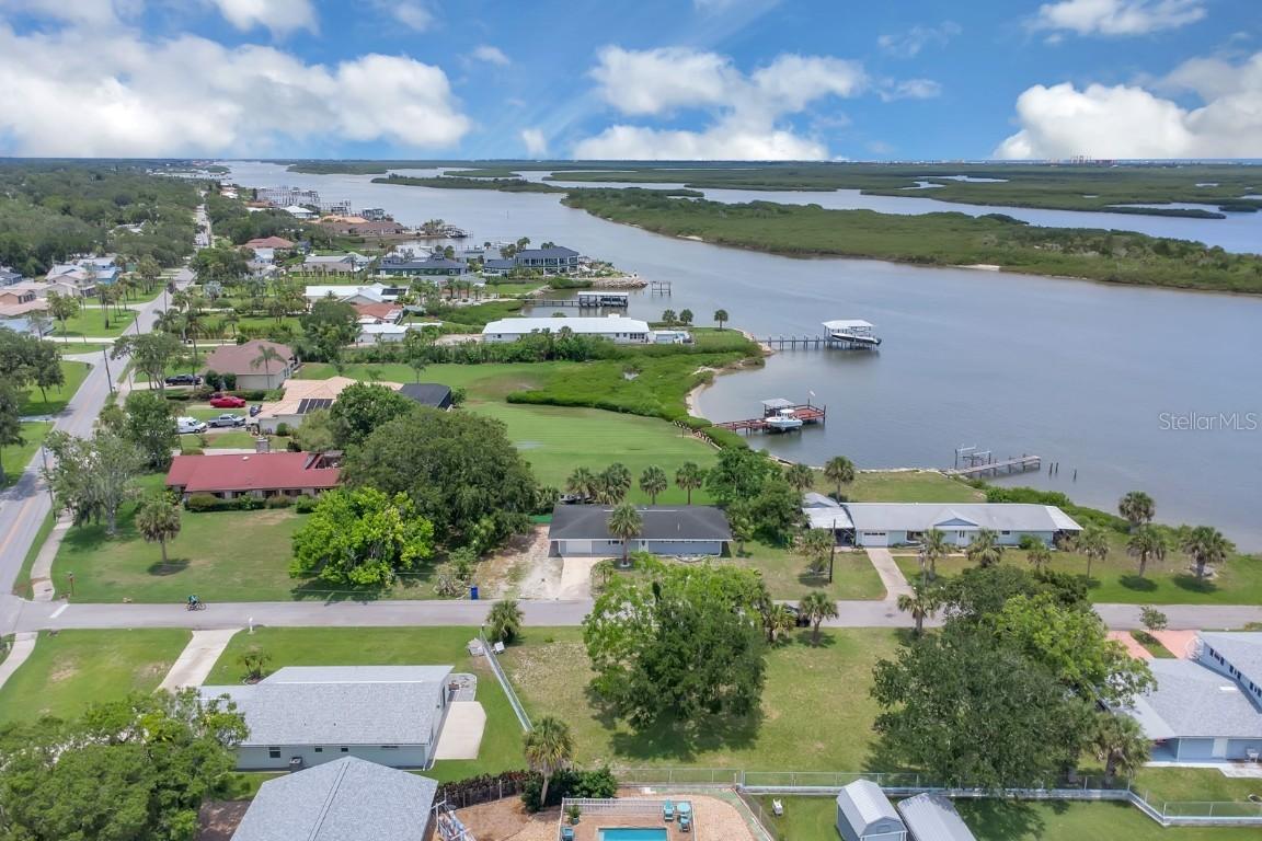 203 Parkwood Ln., Edgewater, FL 32132