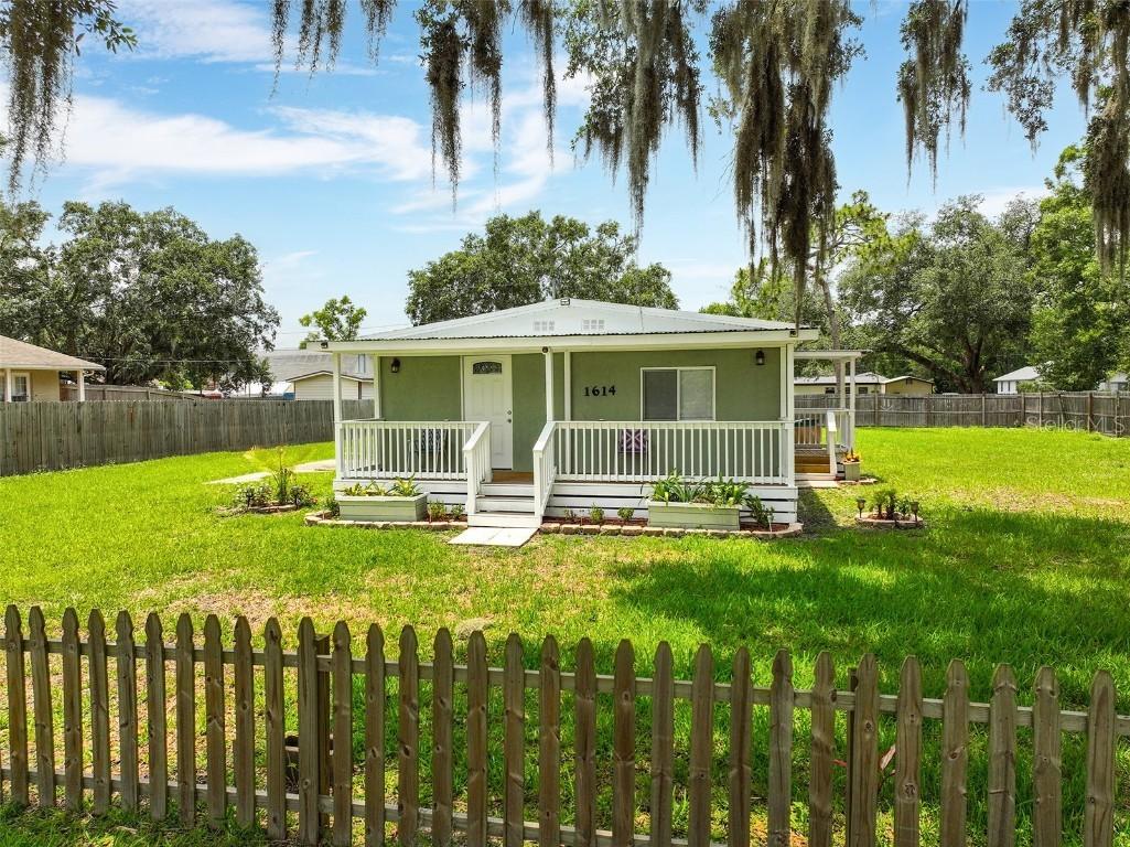 1614 Shepherd Ln., Intercession City, FL 33848