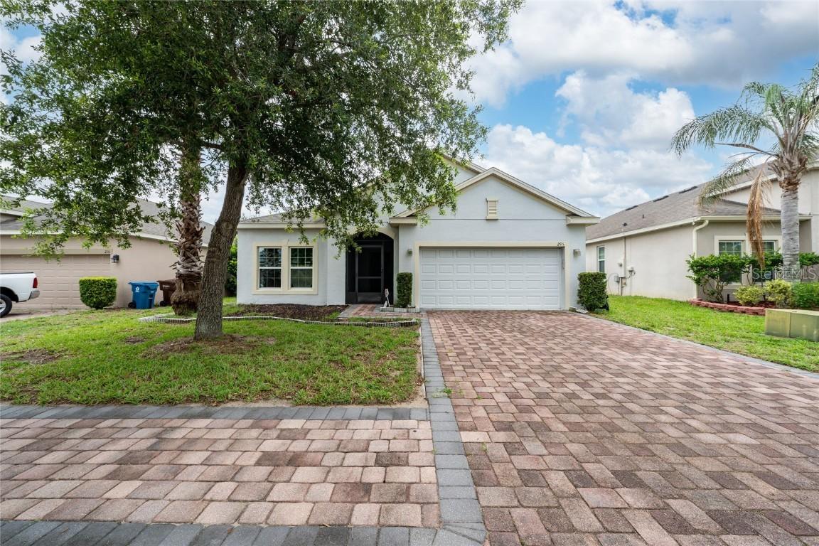 205 Lakeshore Dr., Davenport, FL 33837