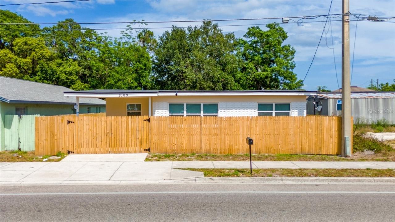 1009 S Ivey Ln., Orlando, FL 32811