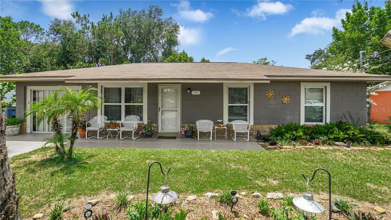 505 Oak Dr., Tavares, FL 32778