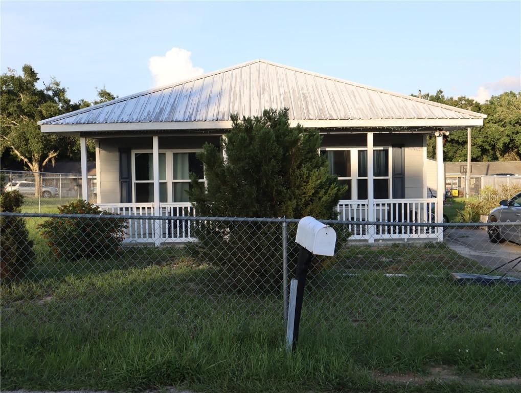 423 Midway Ave., Mascotte, FL 34753