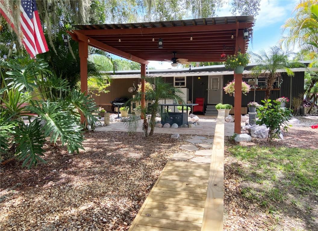 2082 Starboard Dr., Geneva, FL 32732