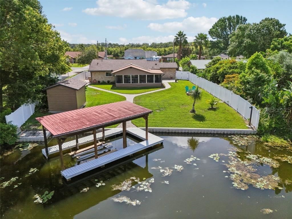 27805 Lois Dr., Tavares, FL 32778