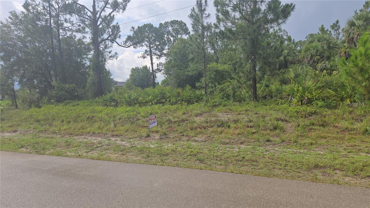 733 Palmer St., Lehigh Acres, FL 33974