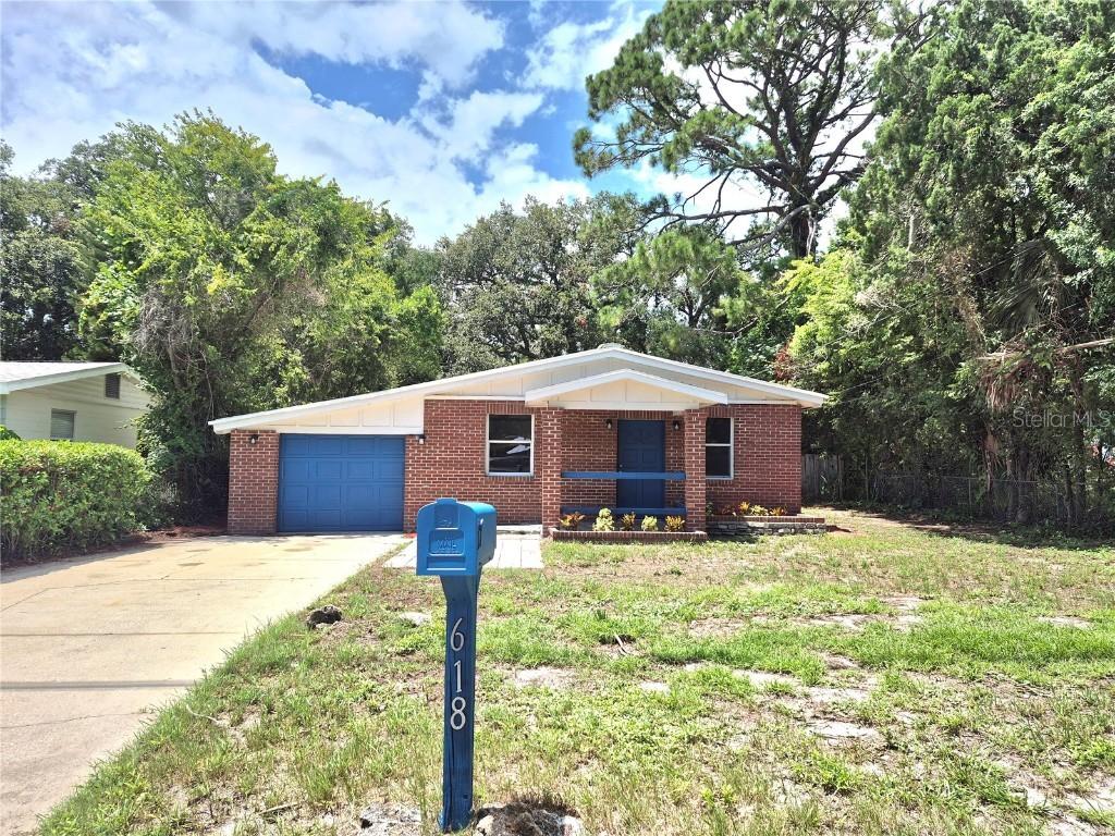618 Aurora St., South Daytona, FL 32119