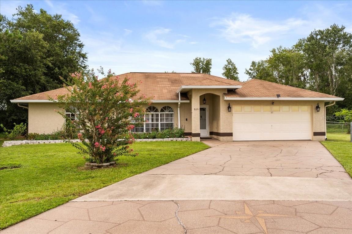 929 Louvre Ct., Kissimmee, FL 34759