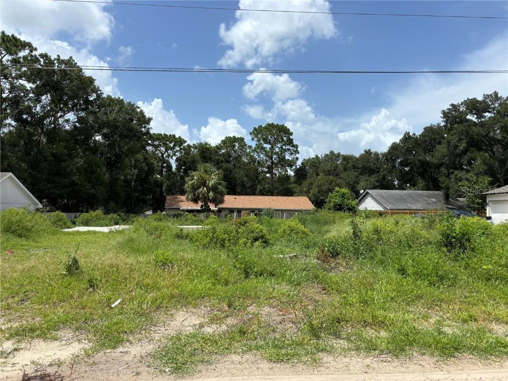 25815 Exmoor Dr., Sorrento, FL 32776