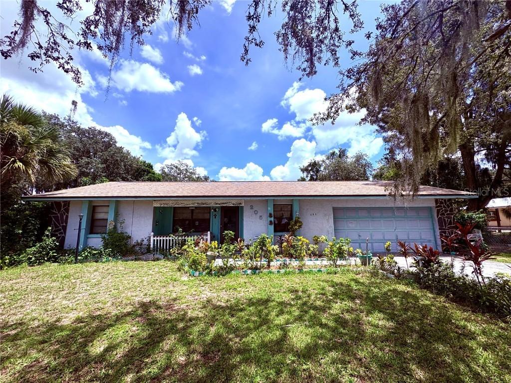 205 N Manatee Ave., Davenport, FL 33837