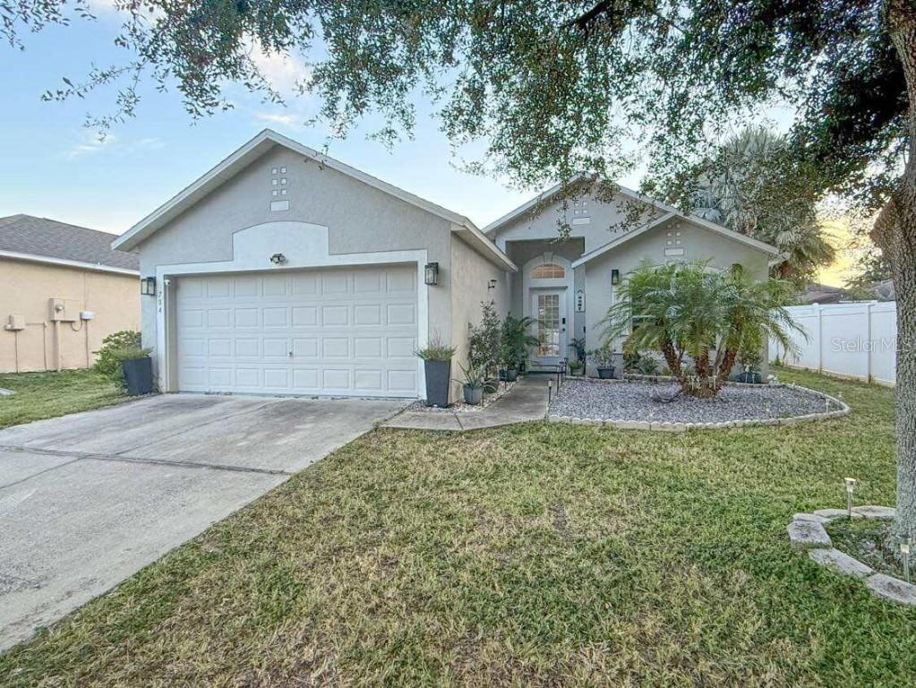 704 Flagstone St., Haines City, FL 33844