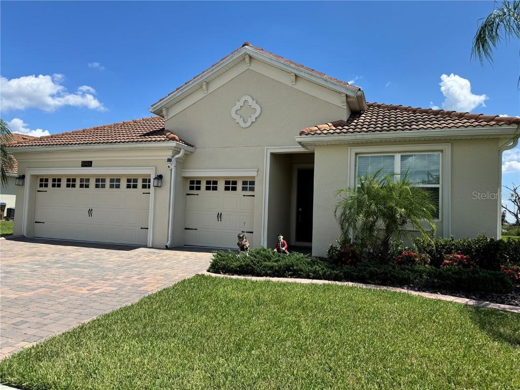 8946 Fallen Oak Dr., Davenport, FL 33896