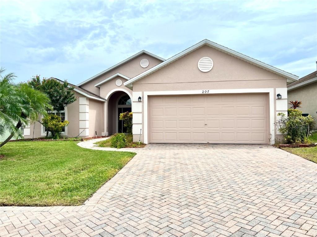 207 Cambridge Ave., Davenport, FL 33896