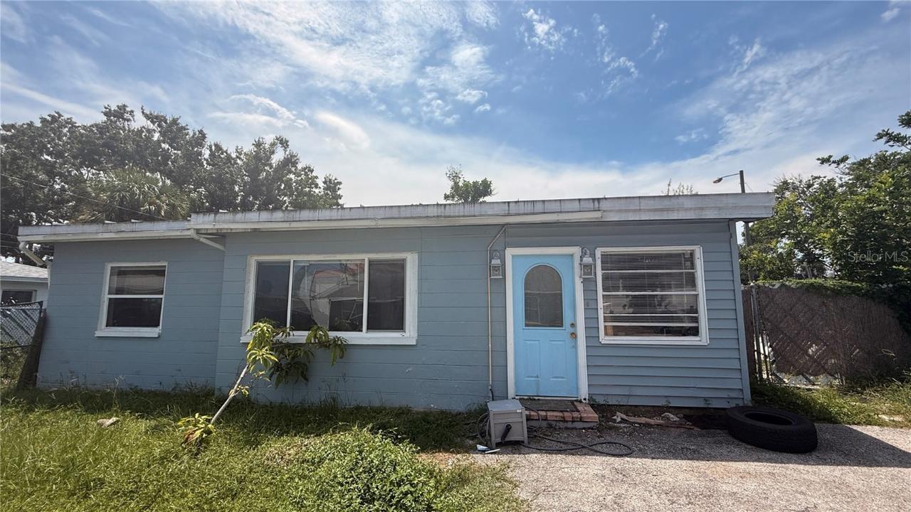 10530 Lake Dr., Seminole, FL 33772