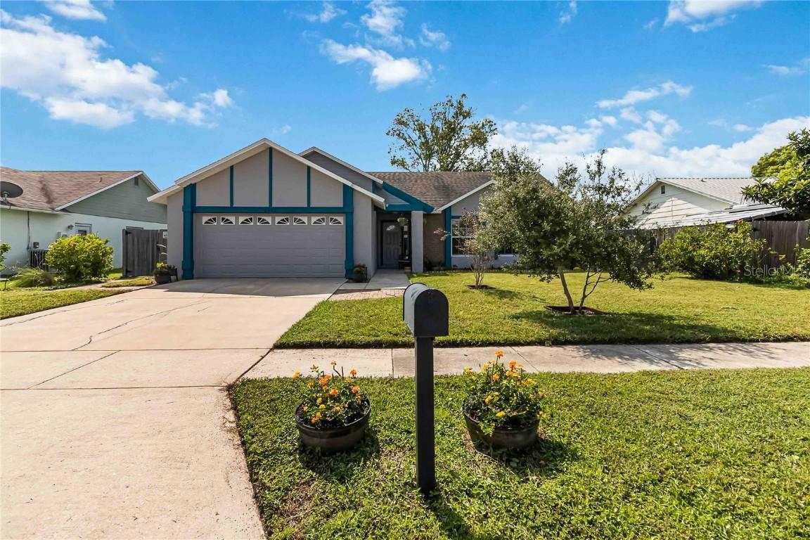 2542 Camphorwood Cir., Kissimmee, FL 34744