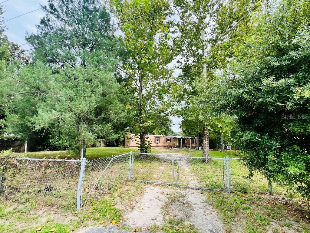 703 Chuck St., Lady Lake, FL 32159