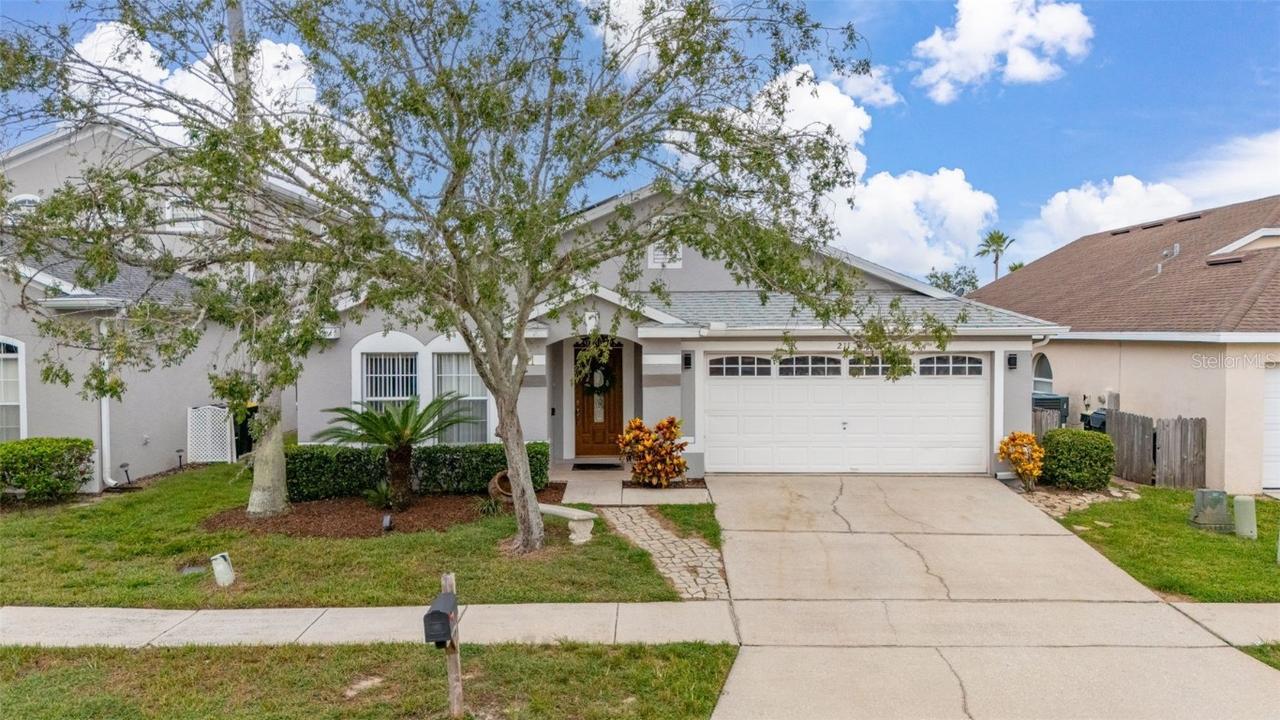211 Lockbreeze Dr., Davenport, FL 33897