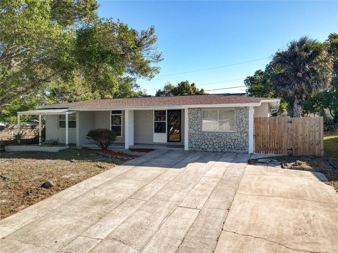 1085 Whitewood Dr., Deltona, FL 32725