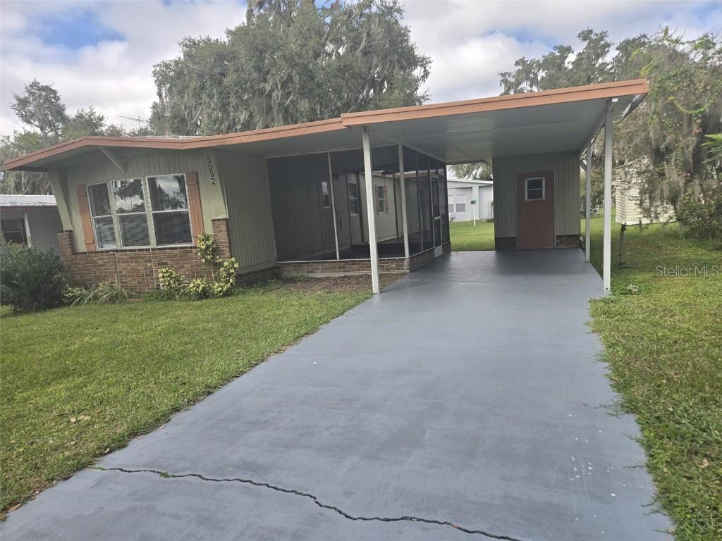 5562 Lansing Dr, Wildwood, FL 34785