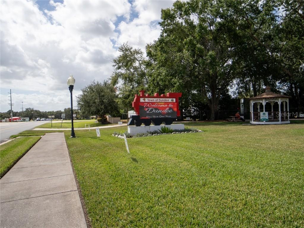 302 Pine St., Dundee, FL 33838
