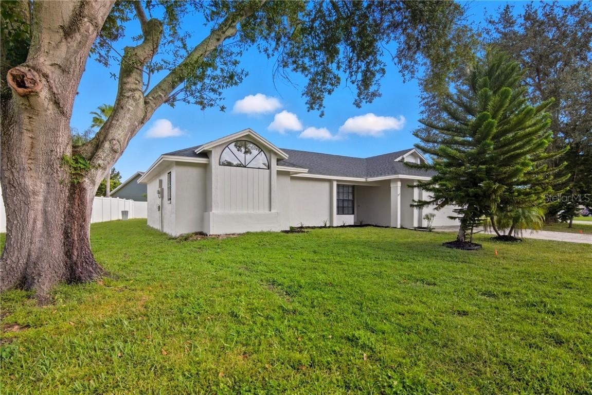 205 Red Maple Dr., Kissimmee, FL 34743