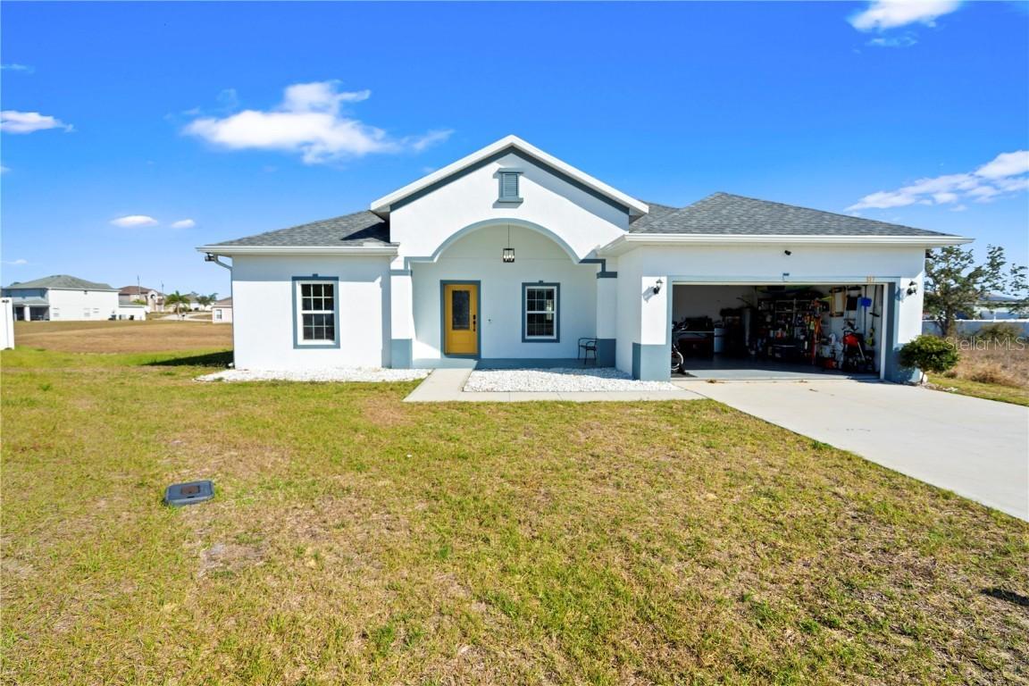 817 Desmoines Pl., Kissimmee, FL 34759