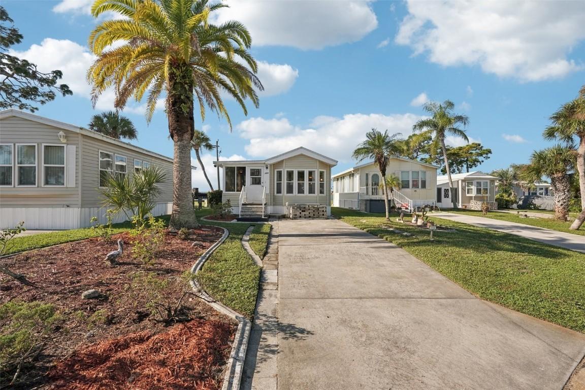 289 Bainbridge Dr., Nokomis, FL 34275