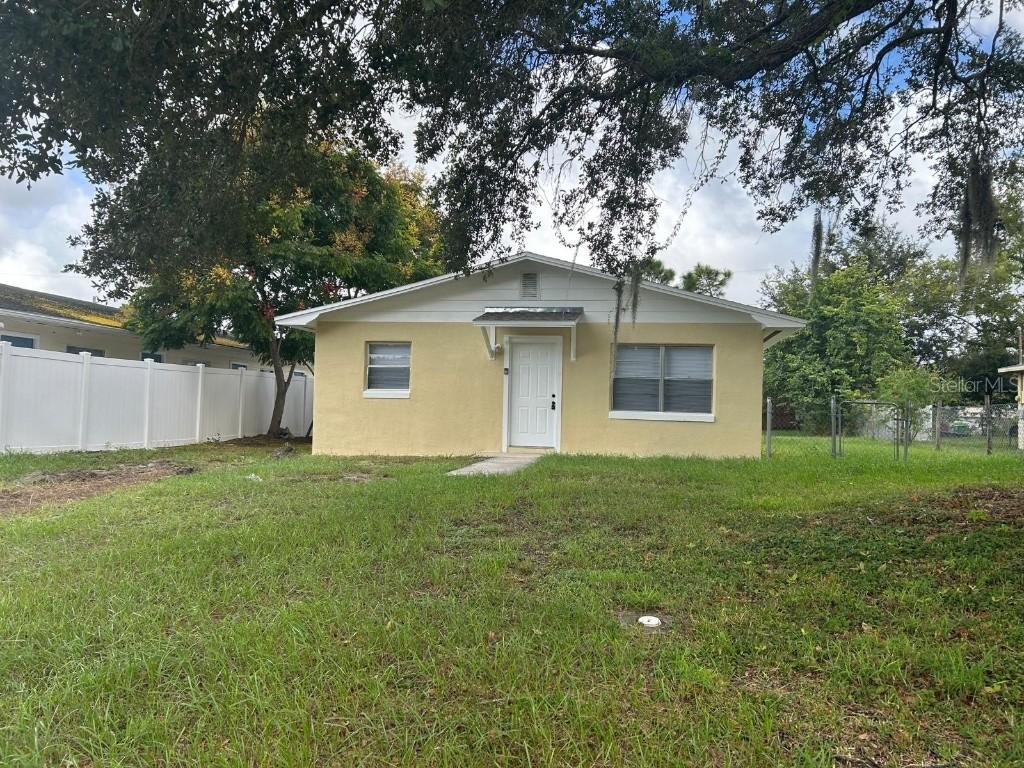 216 Florida Ave., Dundee, FL 33838