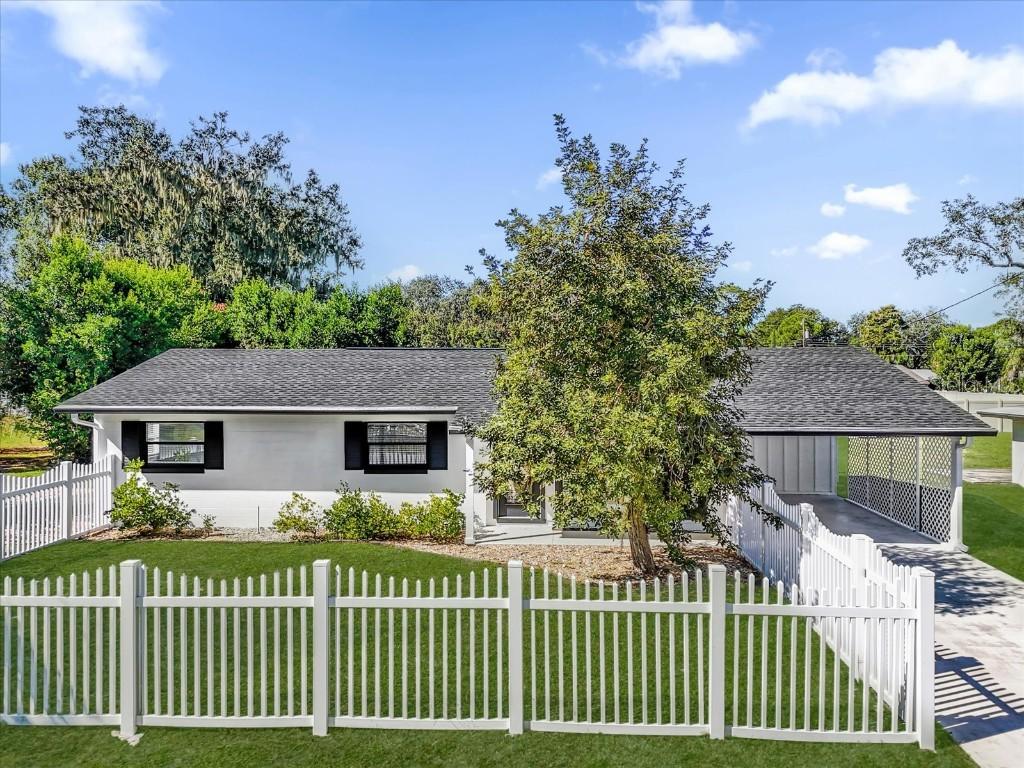 431 Belle Ayre Dr., Mount Dora, FL 32757