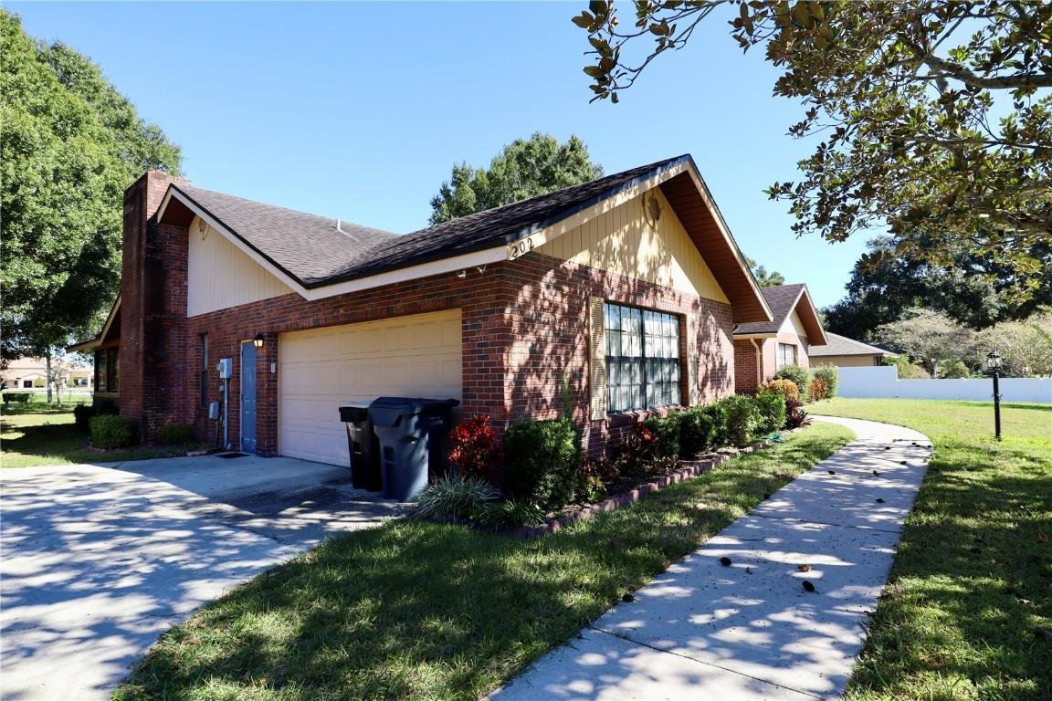 202 Crystal Ct., Winter Haven, FL 33880