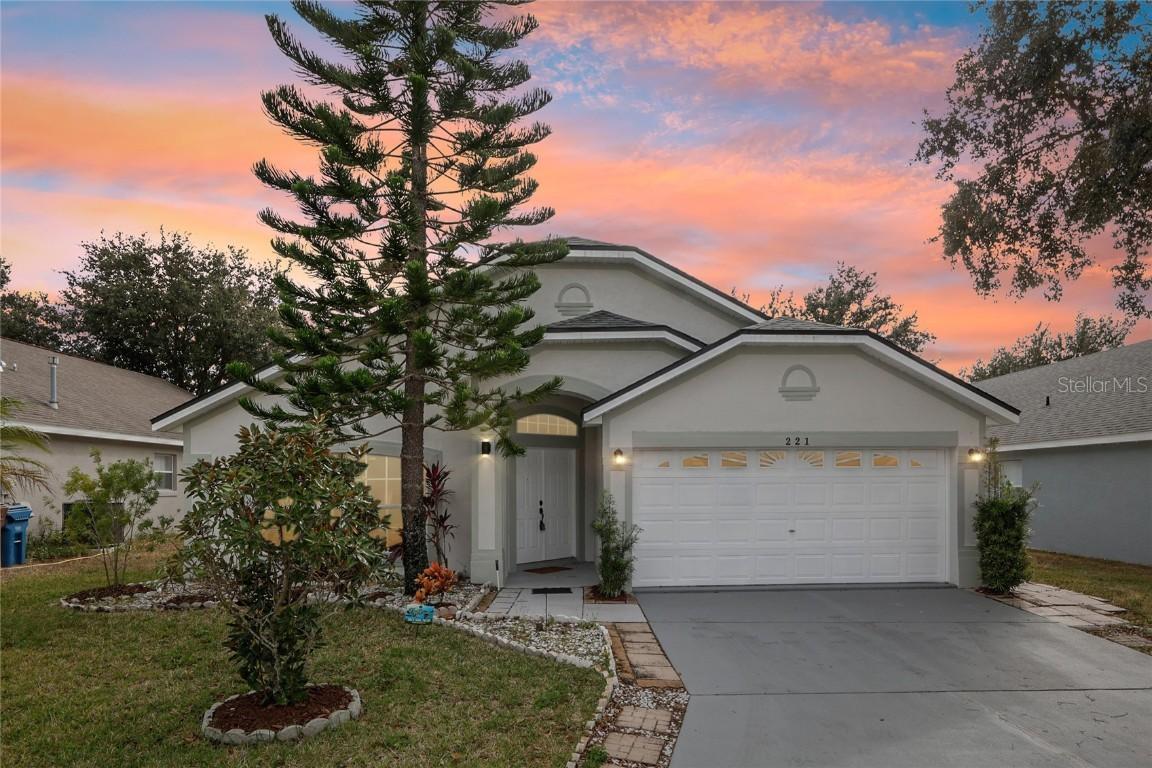 221 Garberia Dr., Davenport, FL 33837