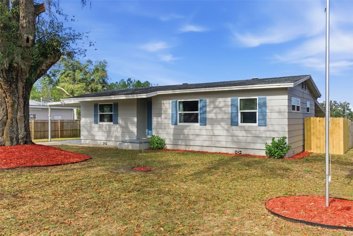 2803 Joleen Dr., Eustis, FL 32726