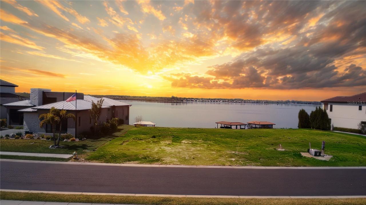 707 Waterfern Trail Dr., Auburndale, FL 33823