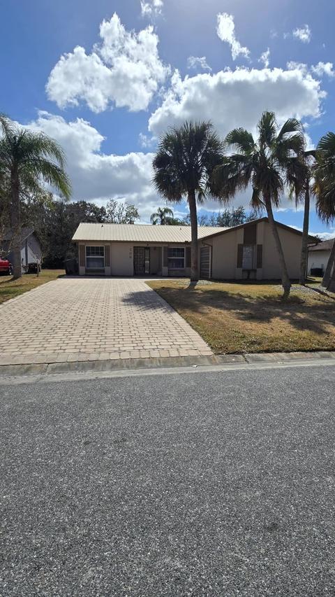 708 Duffer Ln., Kissimmee, FL 34759