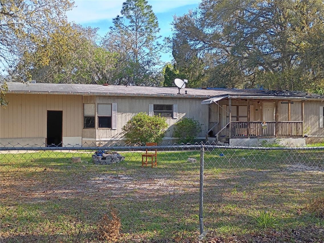 112 Thompson Ave., Interlachen, FL 32148
