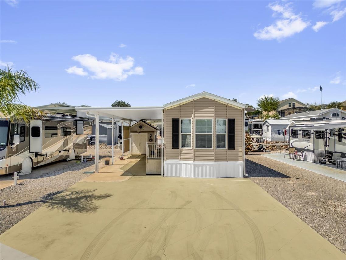 1039 Center Crest Blvd., Davenport, FL 33837