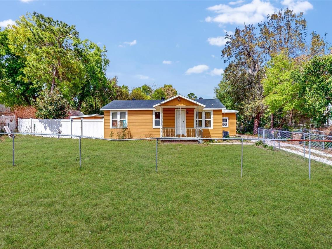 2017 Miller Blvd., Fruitland Park, FL 34731