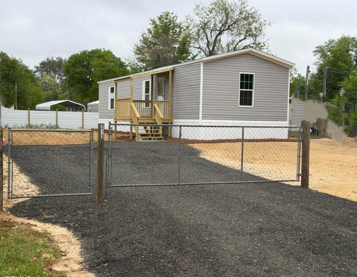 213 Milton Ave., Interlachen, FL 32148