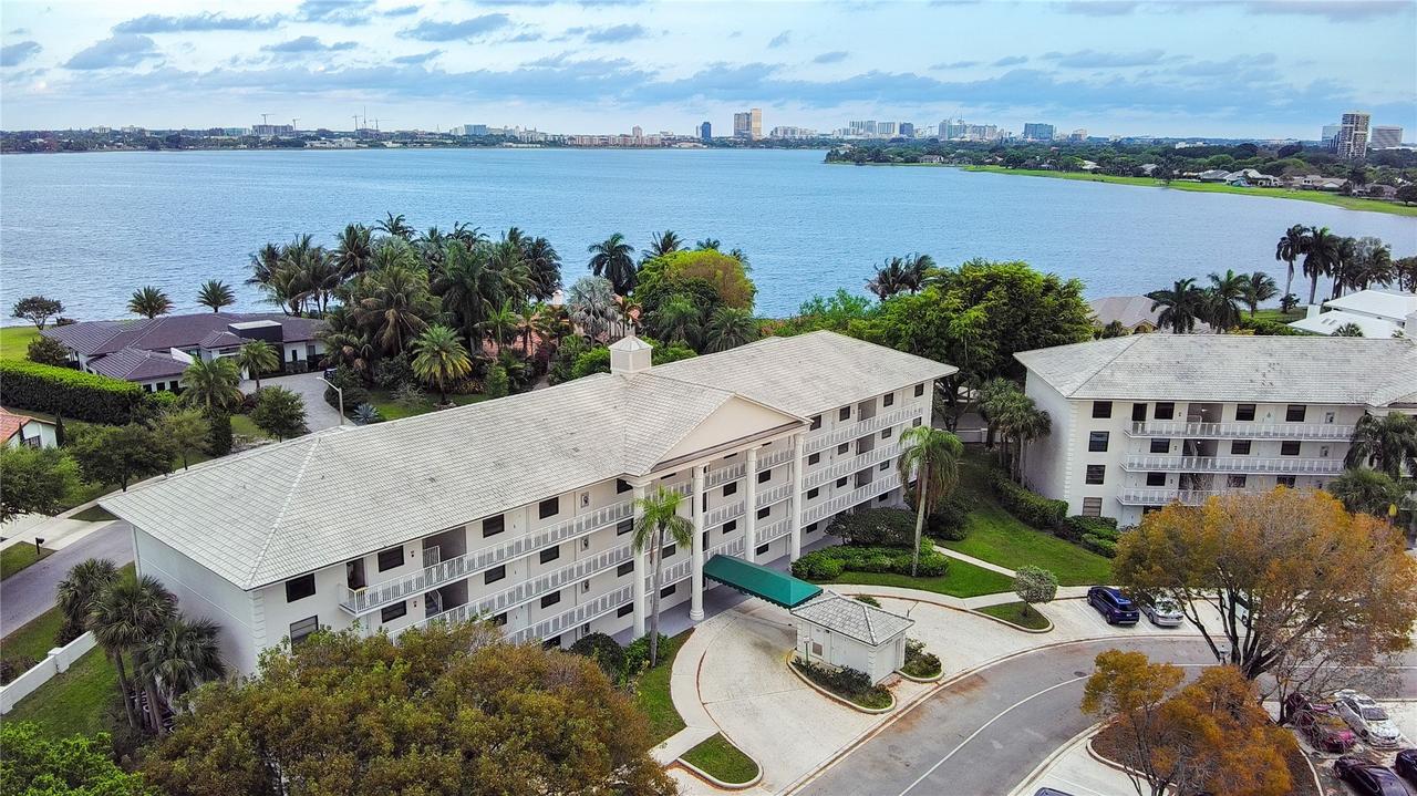 3635 Whitehall Dr. #401, West Palm Beach, FL 33401