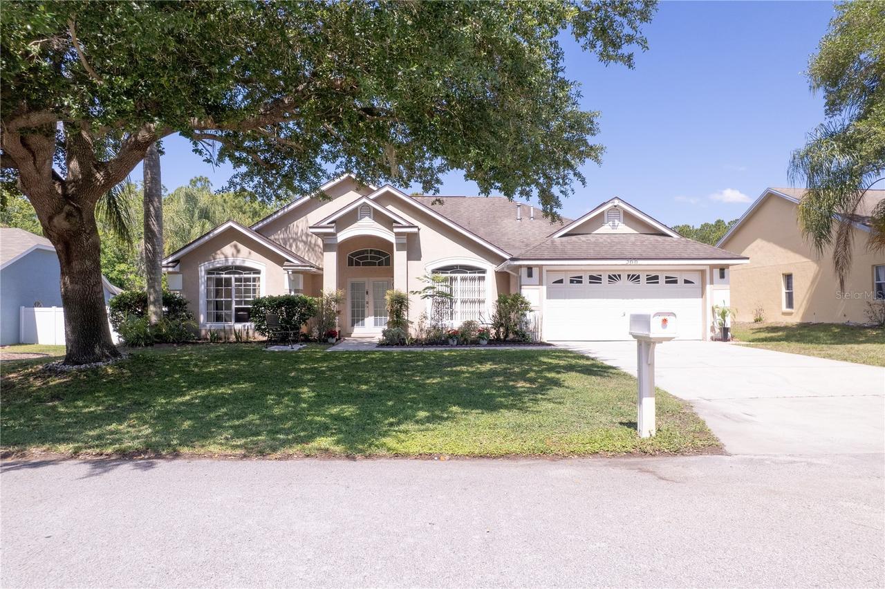 566 Montana Ave., Davenport, FL 33897