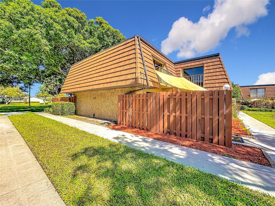 1458 N Lawnwood Cir. #24A, Fort Pierce, FL 34950