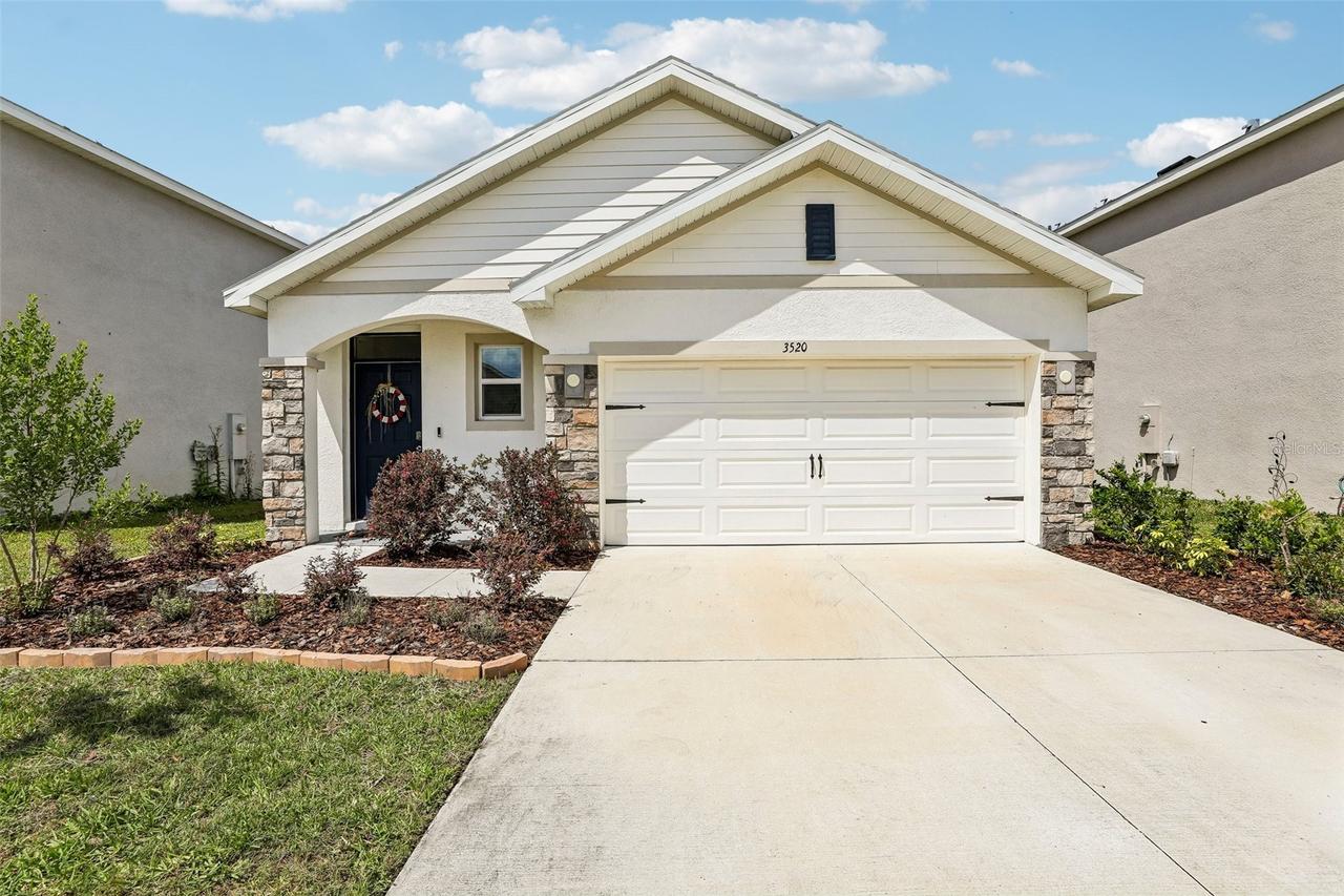 3520 Maple Grove Way, Plant City, FL 33565