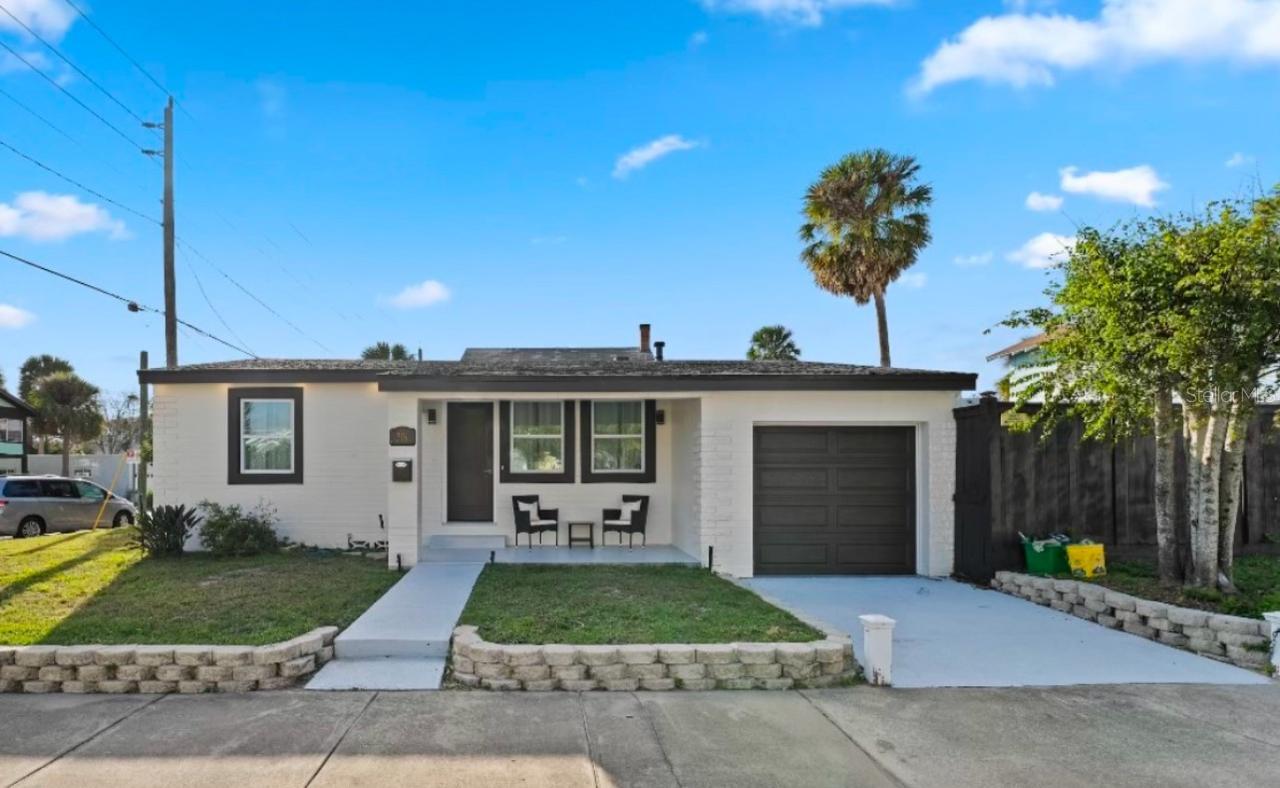 301 N Hollywood Ave., Daytona Beach, FL 32118