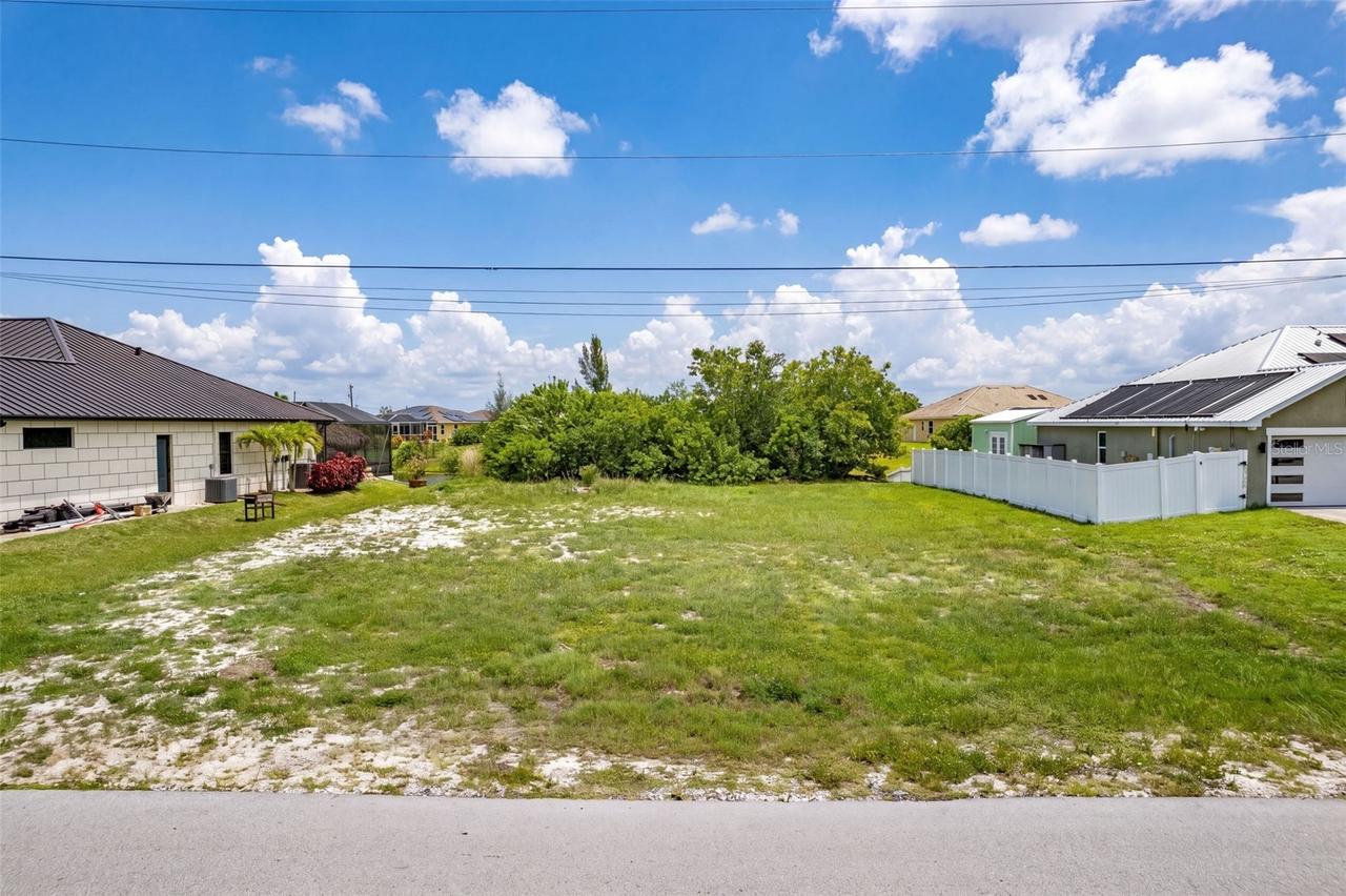 623 NE 7th Ter., Cape Coral, FL 33909