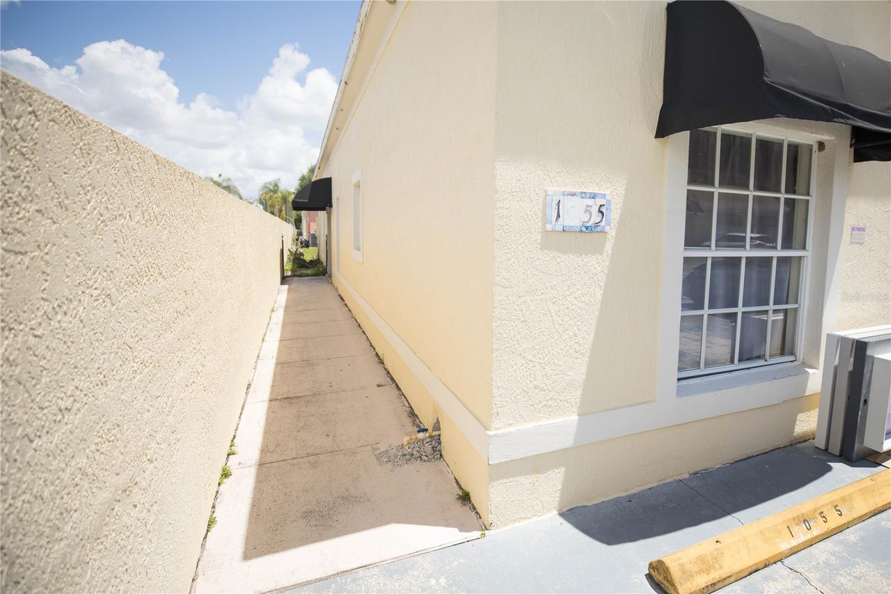 1055 Universal Rest Pl., Kissimmee, FL 34744